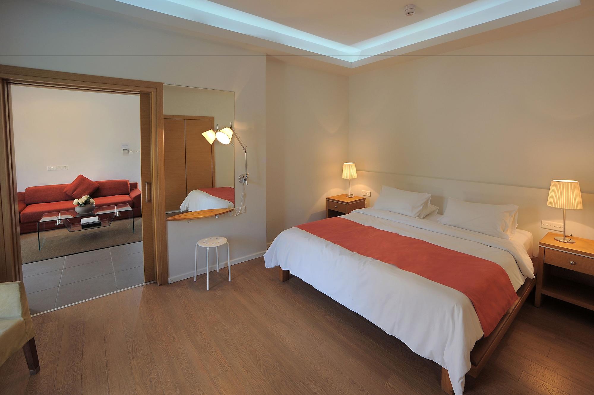 E-hotel Larnaca & Otel 4*
