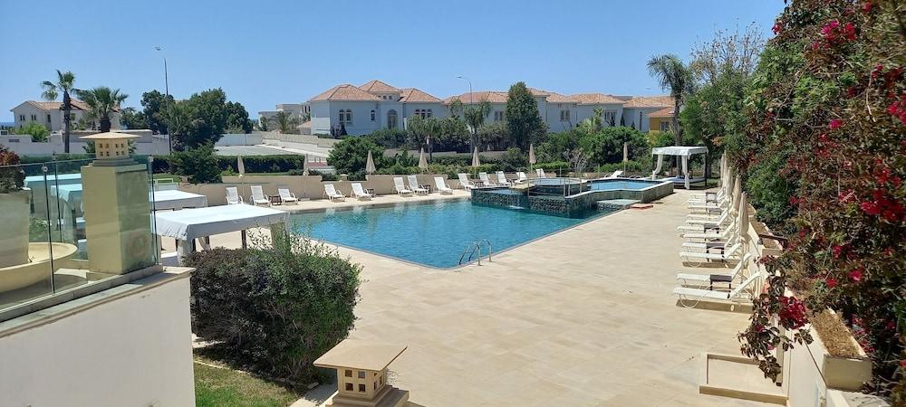 E-hotel Larnaca & Otel 4*
